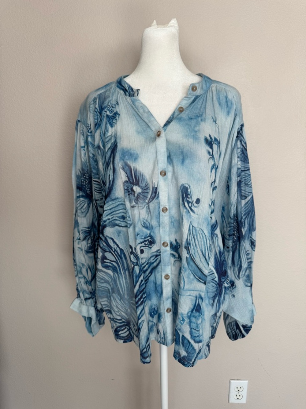 Pilcro- Anthroplogie. Batwing top. Size large.